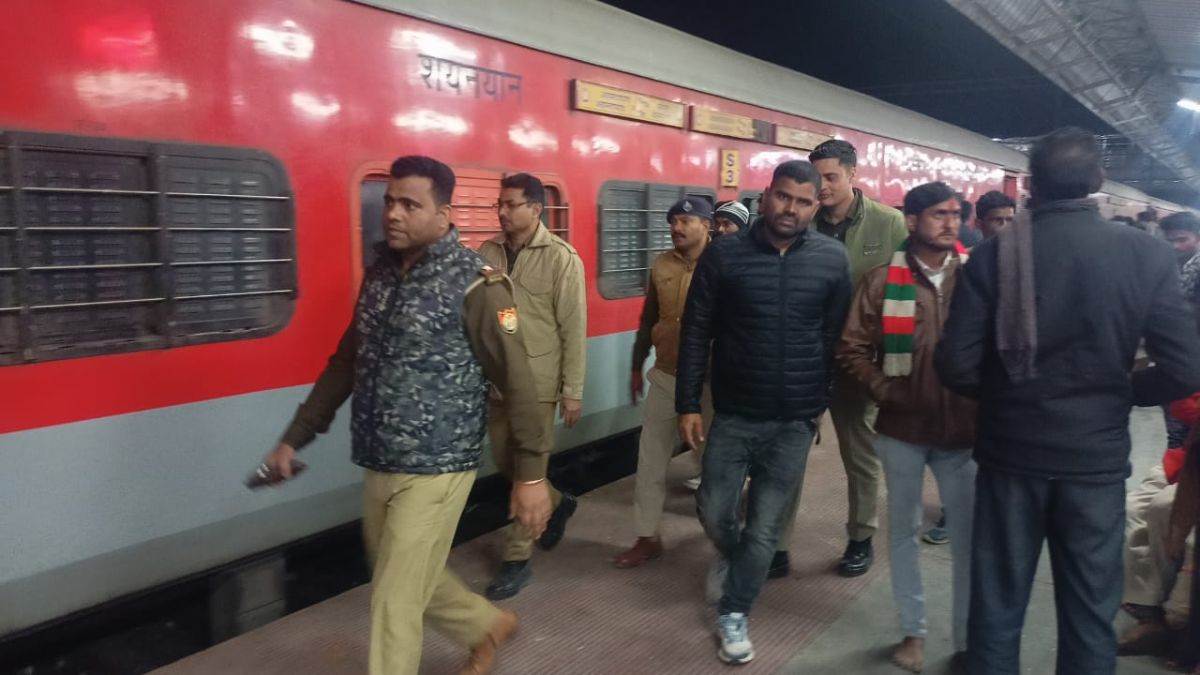 कामाख्या एक्सप्रेस हंगामा