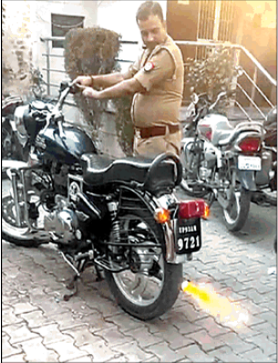 बुलेट साइलेंसर चालान झाँसी