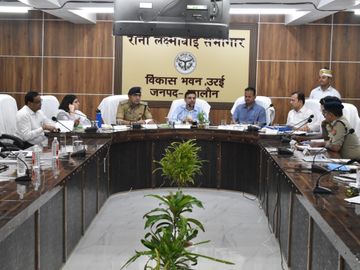 बांग्लादेशी नागरिक जाँच झाँसी
